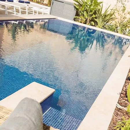 Hotel Bb De Rohan 4*